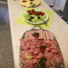 Gedeckter Frühstückstisch